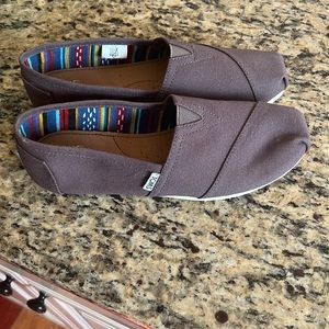 Brand new toms